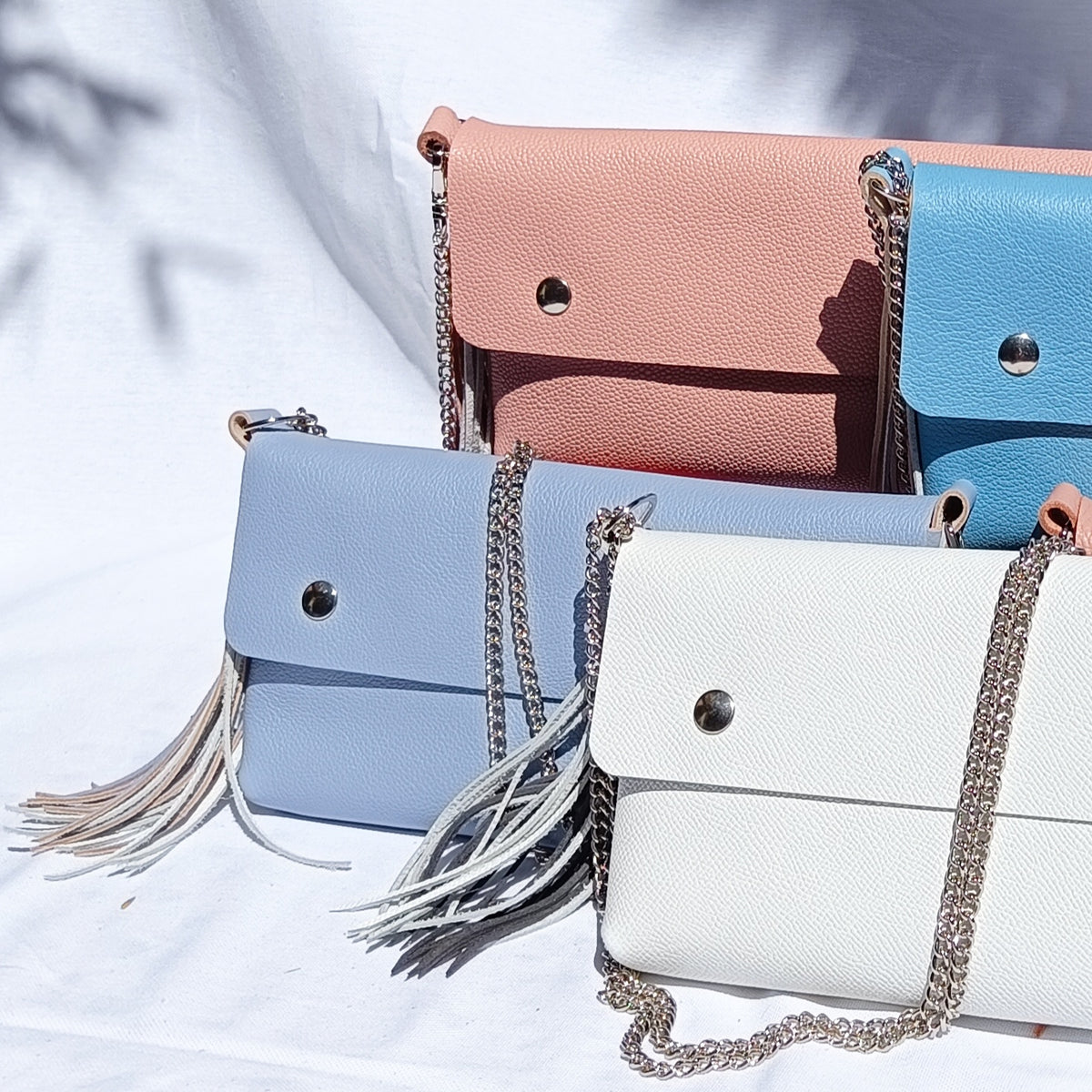 sac à main pochette anthyllis chaîne acier cuir français maroquinerie éthique responsable made in france faméthic rose bleu lavande blanc frange