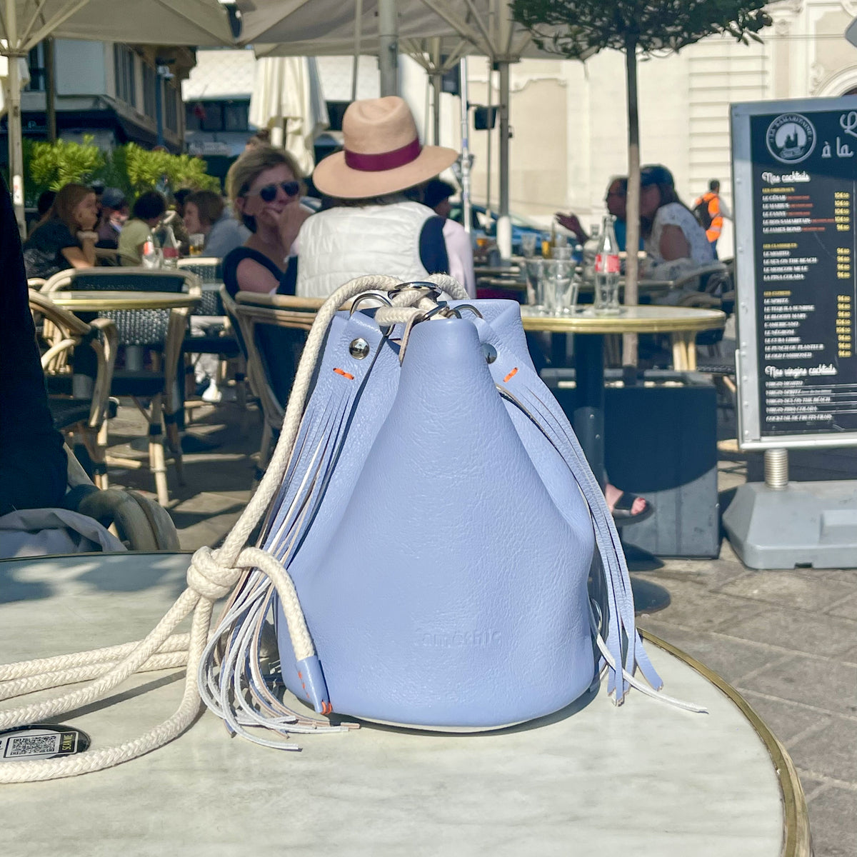 mini-camélée sac seau maroquinerie éthique responsable cuir sac à main frange collection optimiste faméthic marseille rose blanc bleu lavande