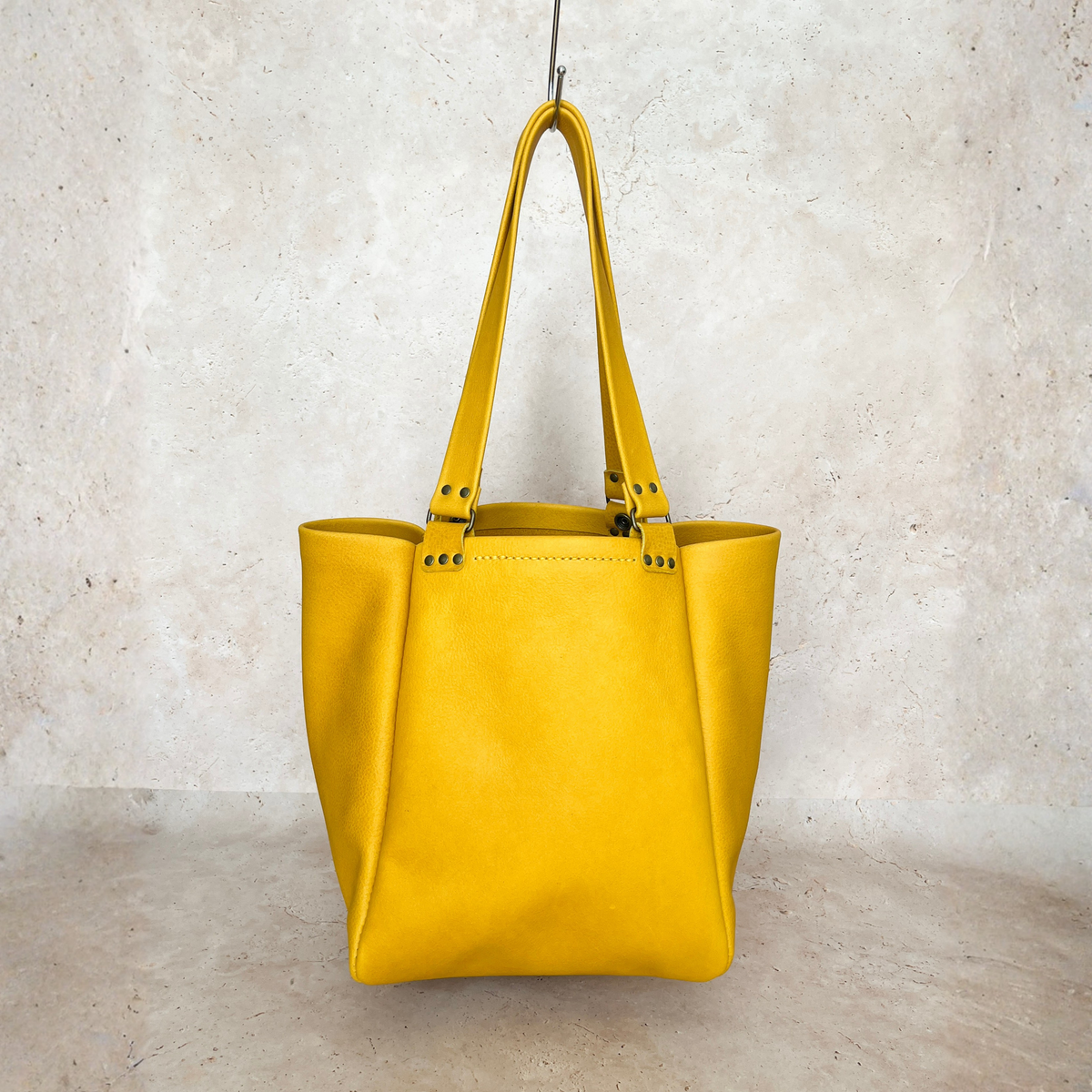 Le Ophrys | Taurillon nubuck jaune