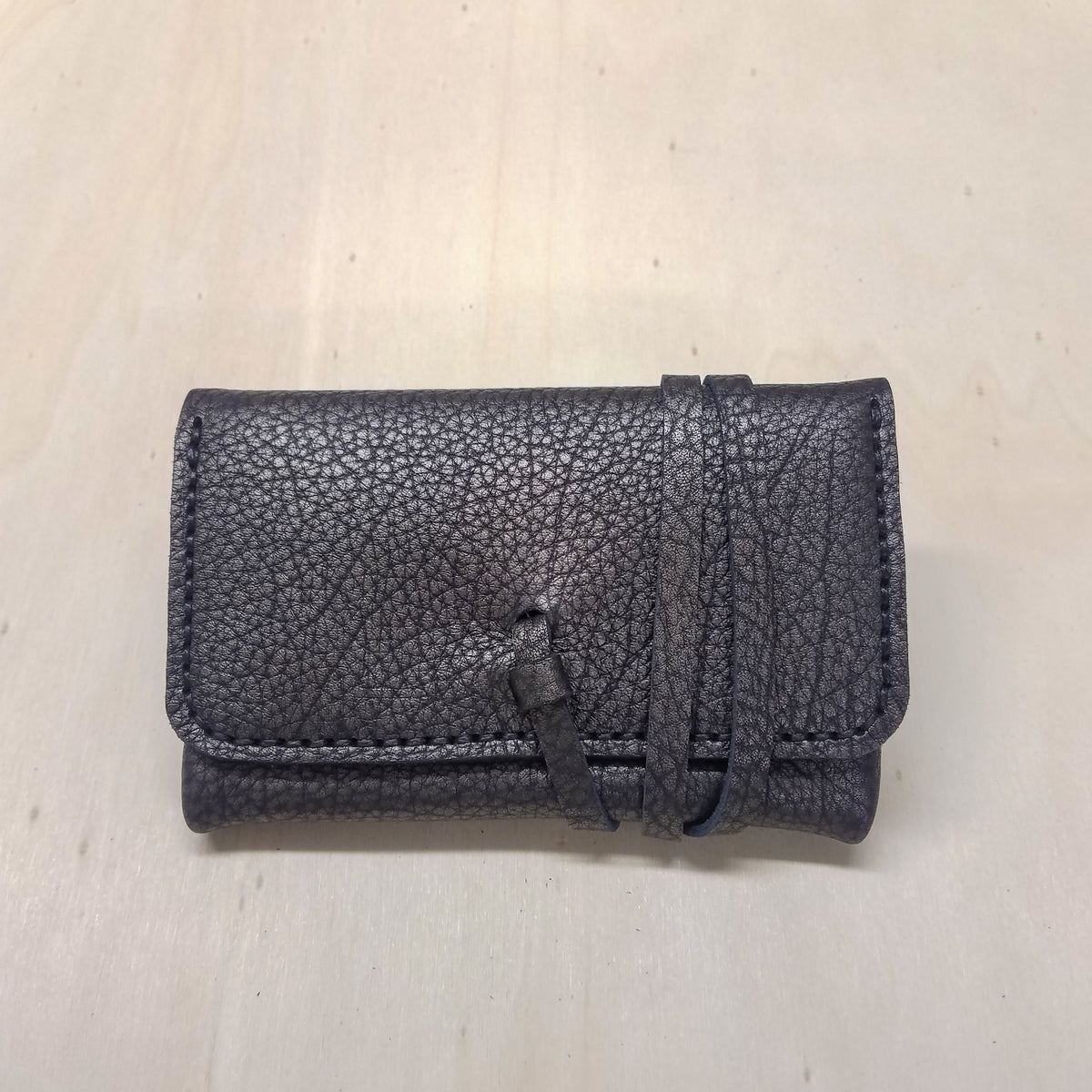 collection capsule famethic cuir porte-monnaie porte-carte petite maroquinerie pochette blague à tabac