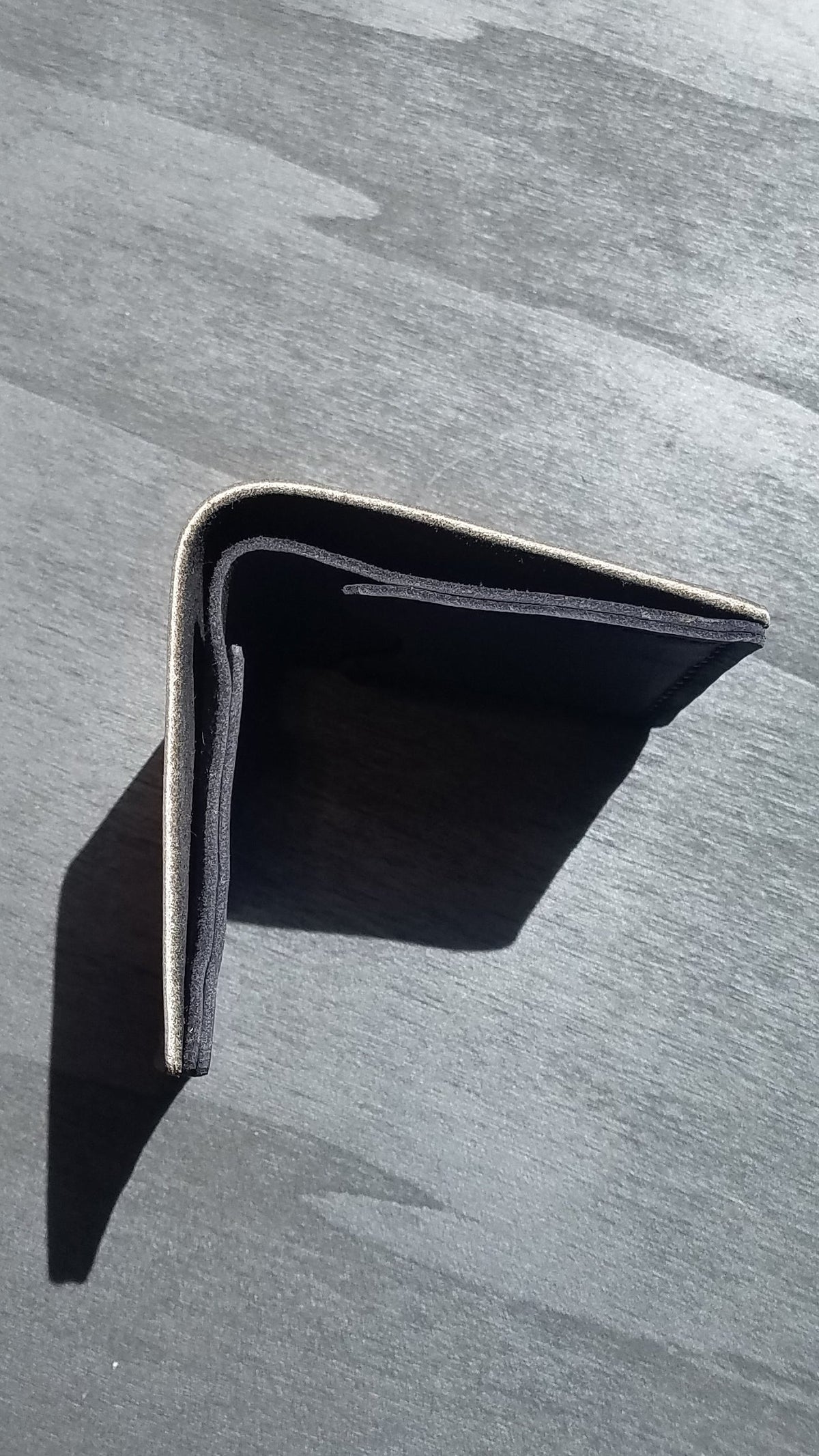 maroquinerie faméthic famethic porte-carte portefeuille éthique artisanal made in france artisan créateur cuir marseille responsable française